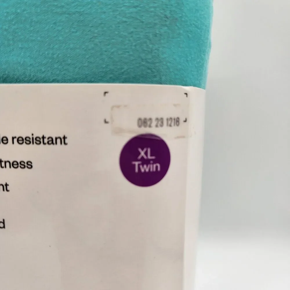 Room Essentials Mircrofiber 3 Piece Sheet Set Twin/XL Twin Aqua Top Bottom Case